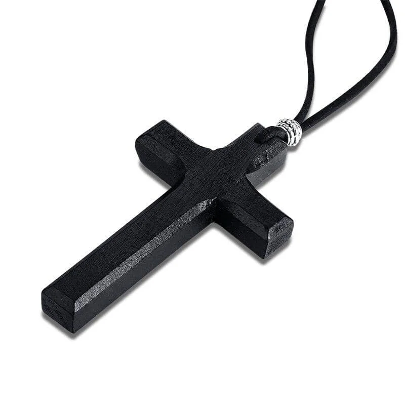 Collier Croix en Bois porté