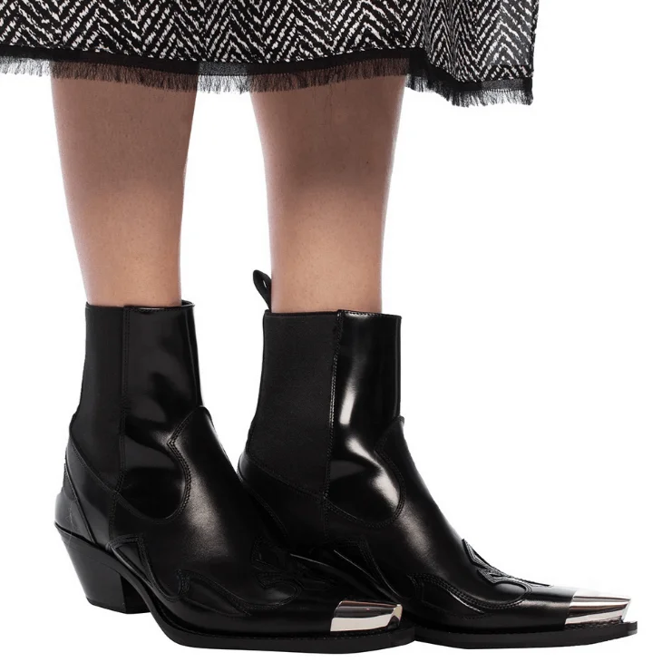 Détails des bottines style cowboy
