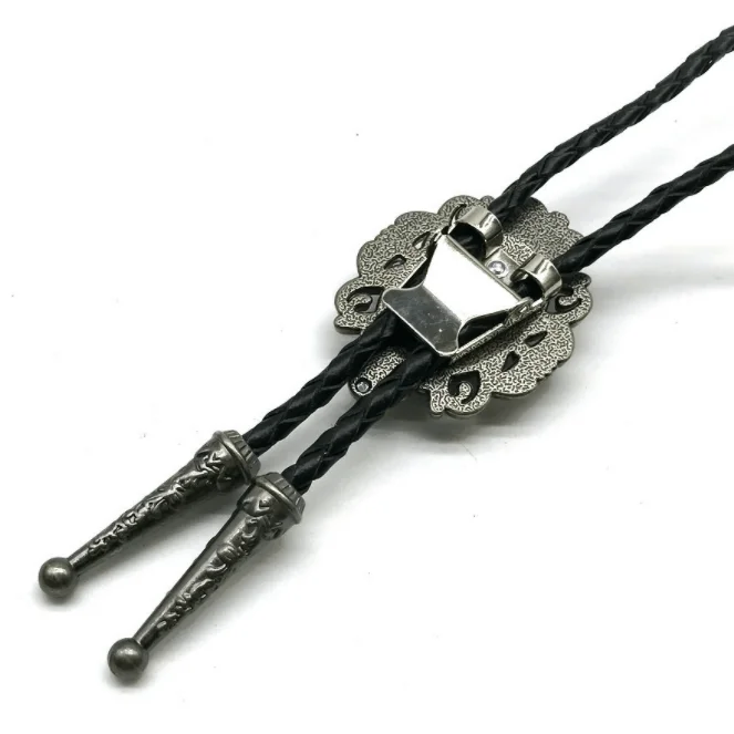 Détails du Bolo Tie Pulp Fiction